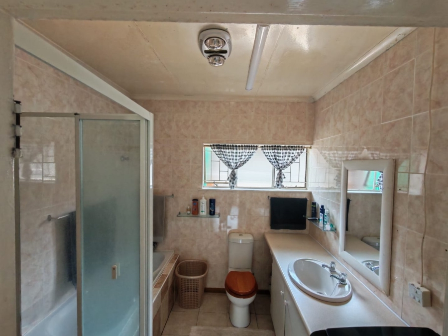 2 Bedroom Property for Sale in Langenhovenpark Free State